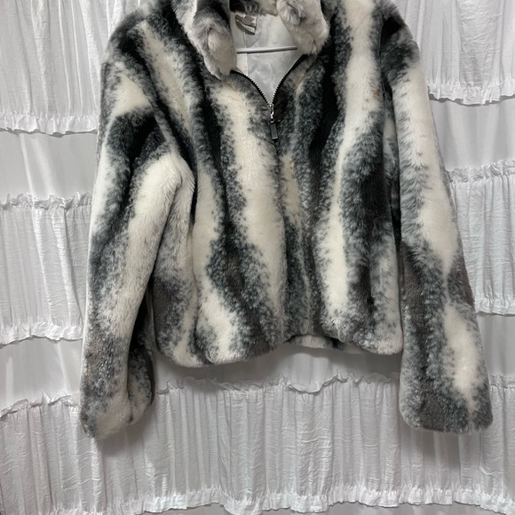 VON SAKEN FUR JACKET SZ. M LIKE NEW, VERY WARM, WEAR ANYWHERE LQQK. - Picture 3 of 14